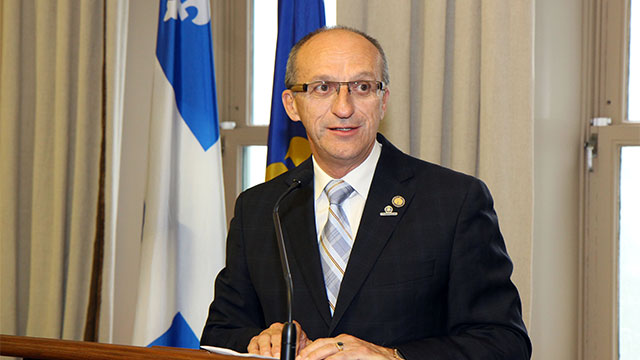 Yvon Vallières, ministre responsable des Affaires intergouvernementales canadiennes et de la Francophonie canadienne