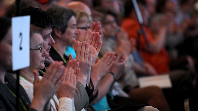 Québec, le 28 mai 2012. – Les délégués sont attentifs à la présentation du Centre de la Francophonie des Amériques.