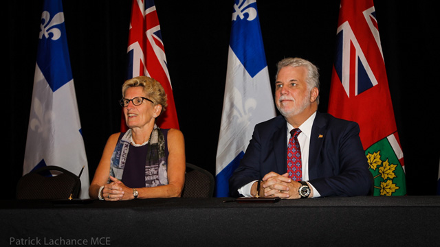 Qu�bec, le 11 septembre 2015. � Le premier ministre du Qu�bec, Philippe Couillard, et la premi�re ministre de l'Ontario, Kathleen Wynne, ont tenu une s�ance commune des Conseils des ministres du Qu�bec et de l'Ontario.