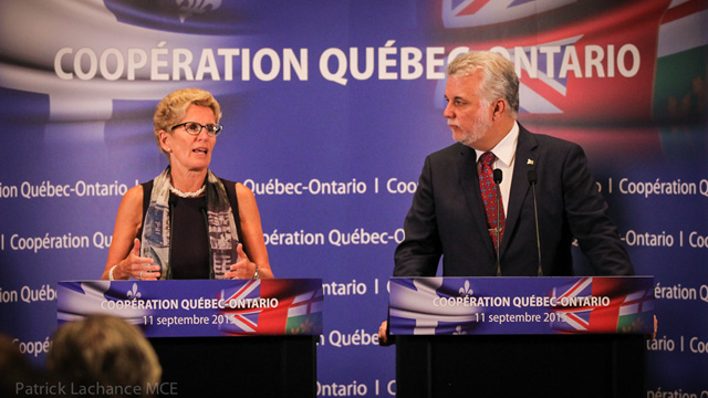 Qu�bec, le 11 septembre 2015. � � Le premier ministre du Qu�bec, Philippe Couillard, et la premi�re ministre de l'Ontario, Kathleen Wynne, ont tenu une s�ance commune des Conseils des ministres du Qu�bec et de l'Ontario.
